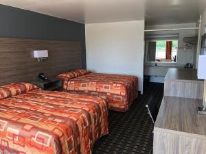 Deluxe Double Room room in Mid Continent Inn