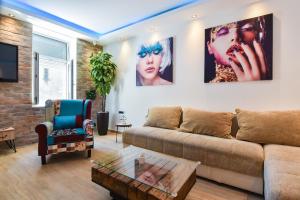 Cosmopolitan Apartment