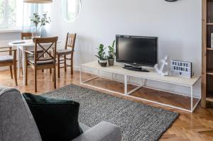 APARTAMENT w SERCU miasta z widokiem na morze