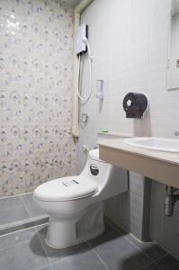 Lux Rooms Night Bazaar