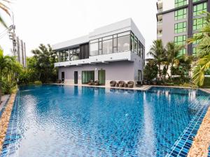 Dusit Grand Condo View