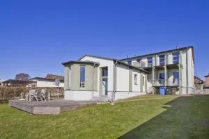 Ferienhaus Distelfink FeWo 04 Terrasse, Meerblick - Groß Zicker