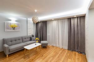 Apartament Jurajska Plaza, prywatne miejsce parkingowe , Targi