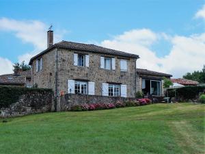 Maisons de vacances Superb Holiday Home in Saint Beauzile with Private Pool : photos des chambres