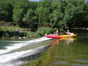 Maisons de vacances Superb Holiday Home in Saint Beauzile with Private Pool : photos des chambres