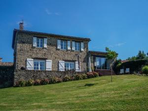 Maisons de vacances Superb Holiday Home in Saint Beauzile with Private Pool : photos des chambres