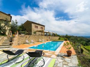 Scenic Holiday Home in Vinci with Swimming Pool
