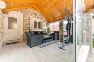 Tranquility and Nature in 4 Bedroom with Sea View