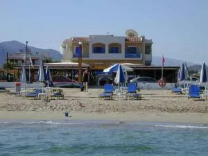 Mike's Beach Apartments & Studios - 阿纳利普西