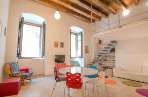 Modern Apartment in Historic Building img7