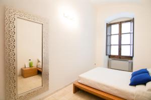 Modern Apartment in Historic Building img22
