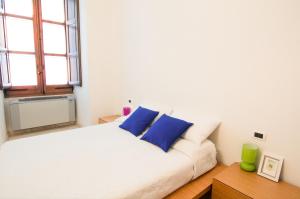 Modern Apartment in Historic Building img23