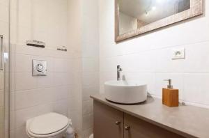 Appartements 2 bedrooms 2 bathrooms apartment in Old Antibes : photos des chambres