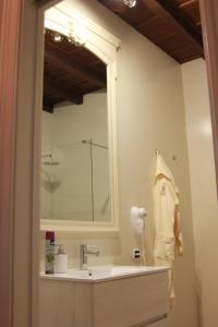 Chambre Lit King-Size avec Balcon