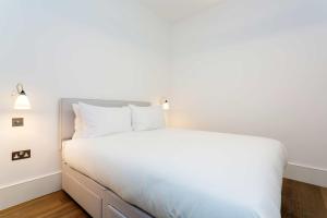 Veeve - Contemporary in Swiss Cottage