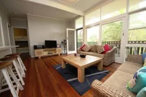 Little Bay Cottage 8 East St Arakoon -No Sheets or Towels Provided - Arakoon