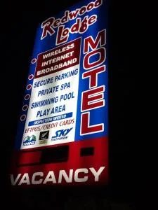 Redwood Lodge Motel - 莱文