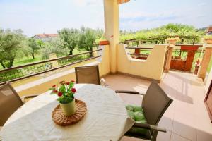 3 star pansion Family Apartment With Olive Grove Štinjan Horvaatia