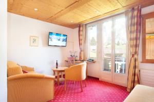 Superior Twin Room with Mountain View room in Hotel Sonnenberg