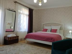 Square Apartment 2 by NUX