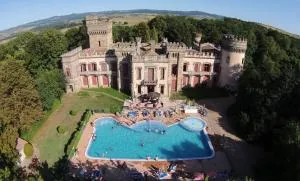 Chateau-camping la Grange Fort, 63500 Les Pradeaux - Le Broc