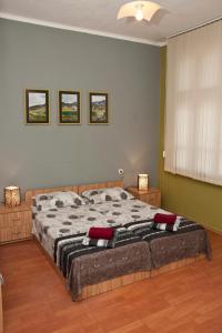 Hostel Mostel Hub Rooms and Apartments