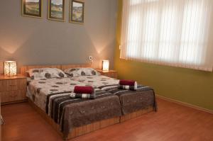 Hostel Mostel Hub Rooms and Apartments