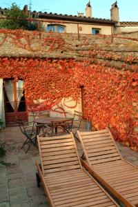 Carrer de Sant Esteve, 15-17, 17462 Madremanya, Girona, Spain.