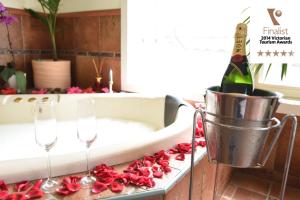 Lakeside Cottage Luxury B&B