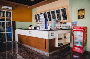 RedDoorz Plus near Sultan Hasanuddin Airport