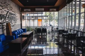 RedDoorz Plus near Sultan Hasanuddin Airport