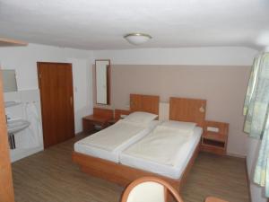 Double Room with Shared Bathroom room in B&B Ruthmann-Rheinblick