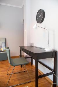 Gazi Discrit Next To Subway