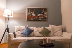 Gazi Discrit Next To Subway