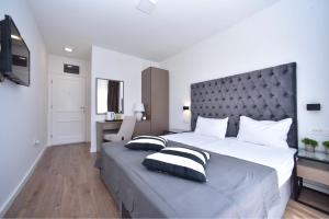 Deluxe One-Bedroom Apartment with Garden View room in Deluxe 110 in Budva
