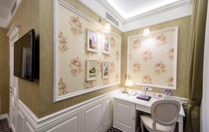Suite with Balcony room in Hotel Voyage