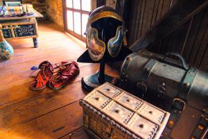 Maisons de vacances Authentic Knight's Templar Chamber at Chateau Le Mur : photos des chambres