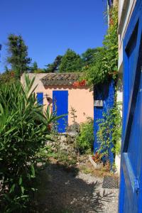 B&B / Chambres d'hotes Le Mas De La Cigale Bleue, Caumont Sur Durance : photos des chambres