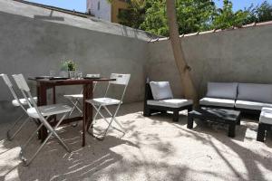 Appartements GregBnb - Studio Terrasse - PARKING INCLUS - CLIMATISE - 15min Gare : photos des chambres