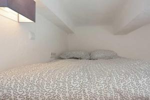 Appartements GregBnb - Studio Terrasse - PARKING INCLUS - CLIMATISE - 15min Gare : photos des chambres