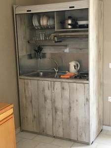 Superior One-Bedroom Apartment room in Manias Apartments