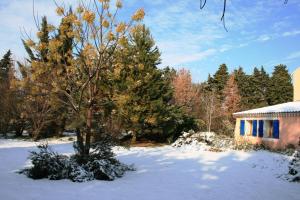 B&B / Chambres d'hotes Le Mas De La Cigale Bleue, Caumont Sur Durance : photos des chambres