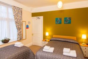 Triple Room room in Gatwick Turret Guest House