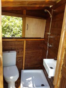 Maisons de vacances Cabanes Lodges Le Serviere : Hébergement Le Lapiaz