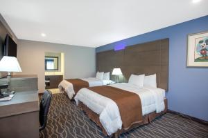 Queen Room with Two Queen Beds - Non-Smoking room in Travelodge Inn & Suites by Wyndham Anaheim on Disneyland Dr