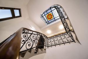 Unique Central SQUARE business apt.