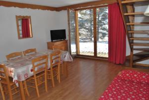 Appartements La Crete du Berger by Actisource, La Joue du Loup : Chalet 3 Chambres