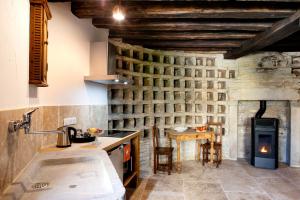 Maisons d'hotes L'Hote Antique - MAISON D'HOTE- 4 Suites avec cuisine : Chambre Lit King-Size - Vue sur Jardin