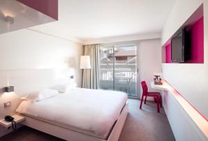 Standard Double Room with Balcony room in Ibis Styles Menton Centre