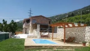 House with pool Gabi - Lećevica